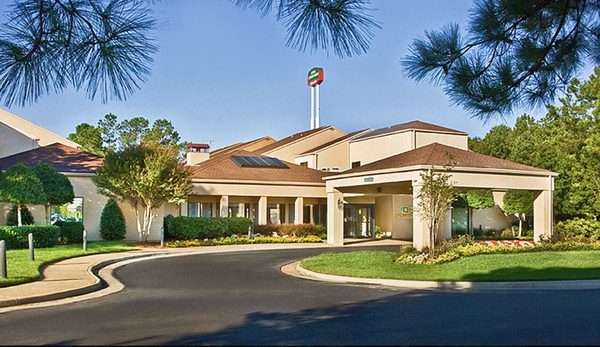 Courtyard by Marriott Hampton Coliseum Central — Property