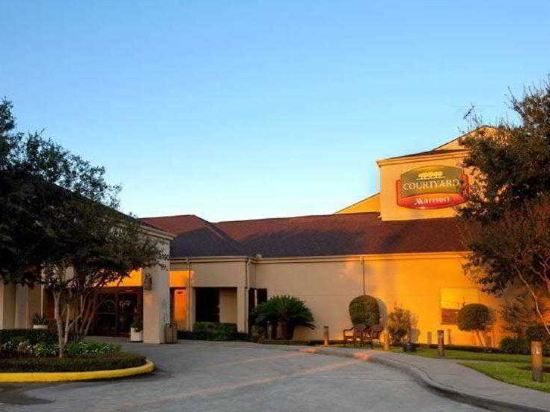 Courtyard by Marriott Houston Hobby Airport — Property