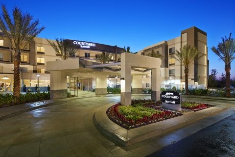 Courtyard by Marriott Long Beach Airport — Property