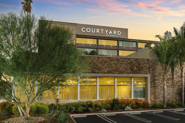Courtyard by Marriott Los Angeles Woodland Hills Los Angeles California — Property
