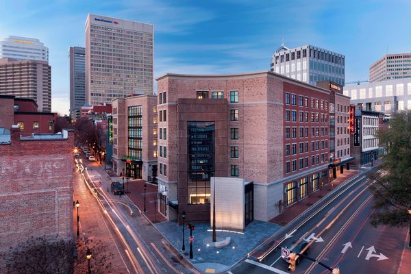 Courtyard by Marriott Richmond Downtown — Property