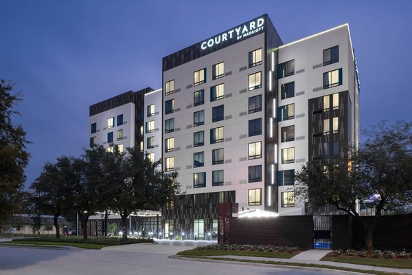 Courtyard Houston Heights I 10 — Property