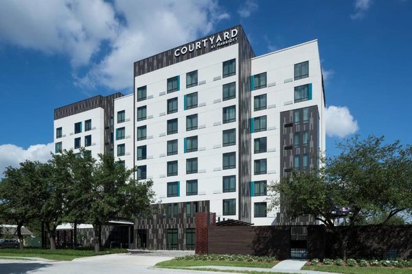 Courtyard Houston Heights I 10 — Property