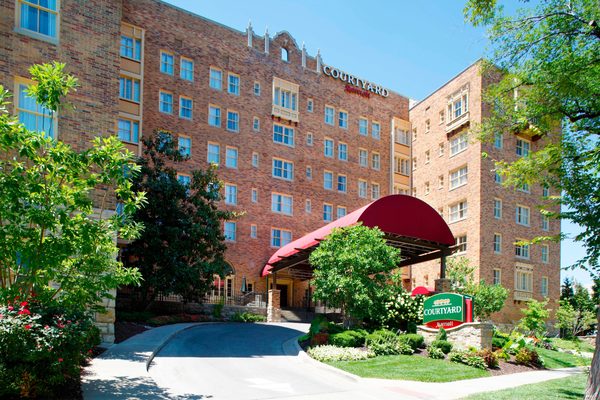 Courtyard Kansas City Country Club Plaza — Property