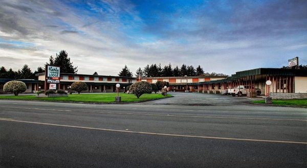Curly Redwood Lodge — Property