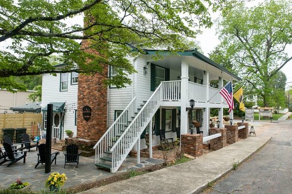 Dahlonega Inn On Main — Property