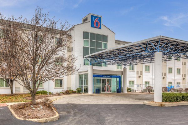 Days Inn and Suites Caseyville — Property