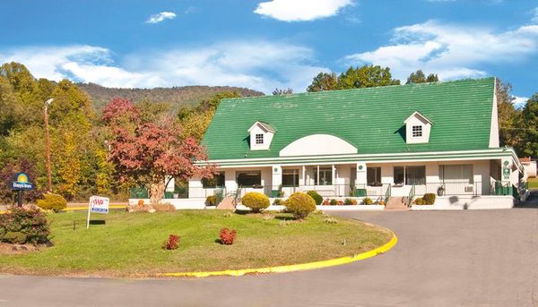 Days Inn By Wyndham Asheville West — Property