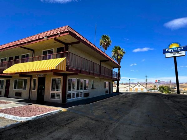 Days Inn by Wyndham Barstow — Property