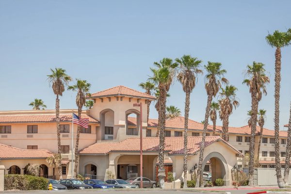 Days Inn by Wyndham Barstow — Property