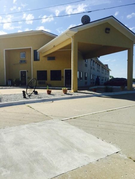 Days Inn By Wyndham Boonville Boonville Missouri — Property