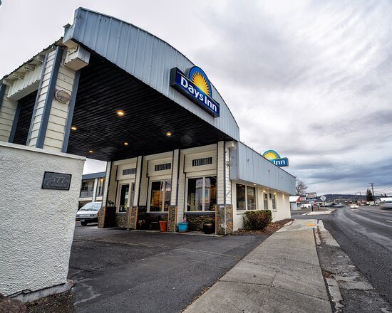 Days Inn by Wyndham Burns — Property
