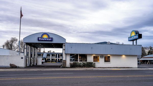 Days Inn by Wyndham Burns — Property