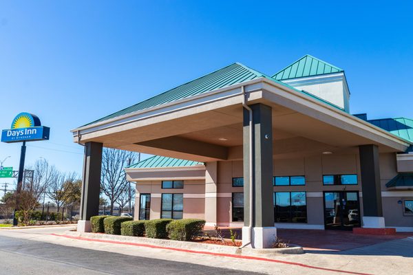 Days Inn by Wyndham Central San Antonio NW Medical Center — Property