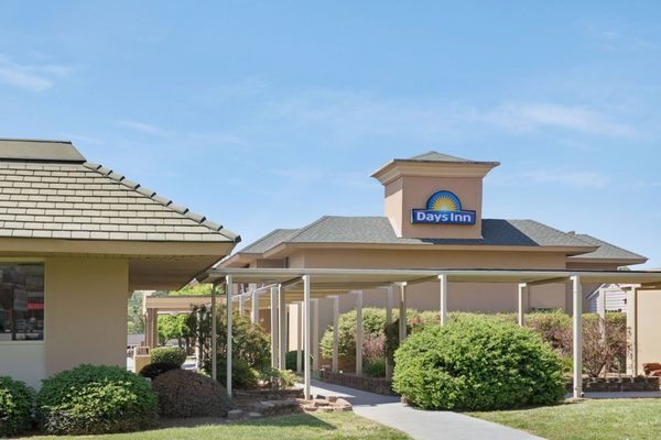 Days Inn By Wyndham Charlotte Woodlawn Near Carowinds — Property