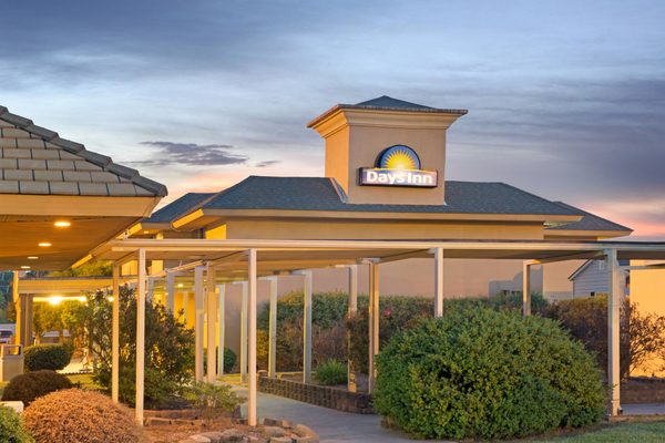 Days Inn By Wyndham Charlotte Woodlawn Near Carowinds — Property