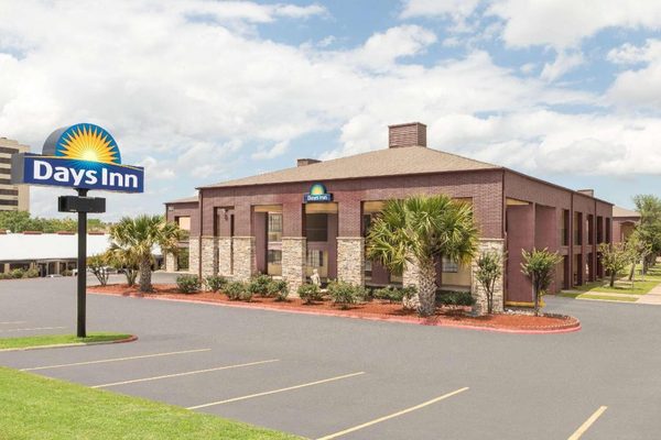 Days Inn by Wyndham College Station University Drive — Property