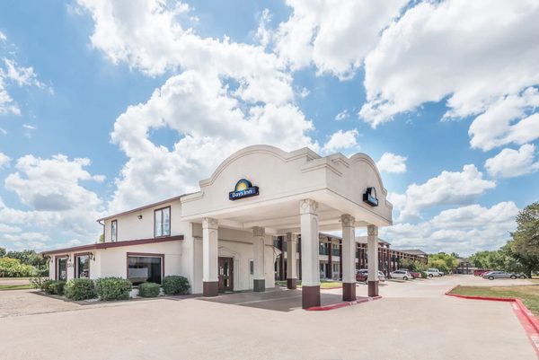 Days Inn by Wyndham College Station University Drive — Property