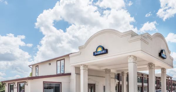 Days Inn by Wyndham College Station University Drive — Property