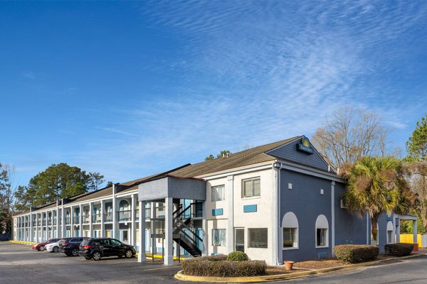 Days Inn by Wyndham Columbia — Property