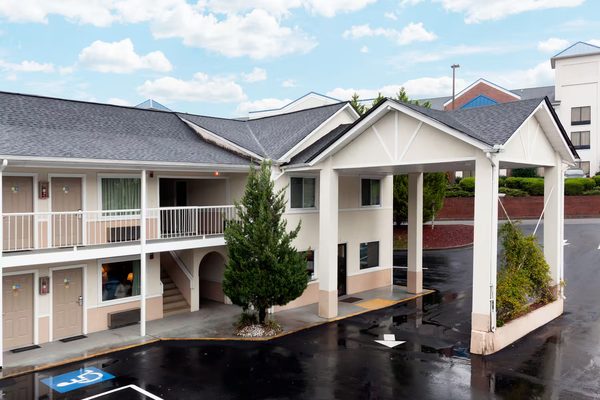 Days Inn by Wyndham Dahlonega — Property