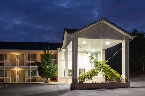 Days Inn by Wyndham Dahlonega — Property