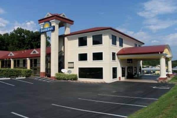 Days Inn by Wyndham Dalton — Property