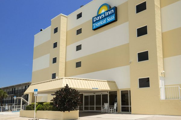 Days Inn by Wyndham Daytona Oceanfront — Property