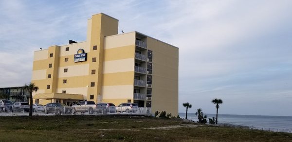 Days Inn by Wyndham Daytona Oceanfront — Property