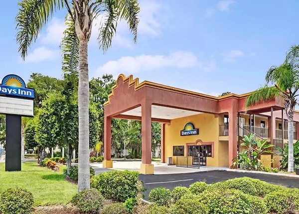 Days Inn by Wyndham Daytona Oceanfront — Property
