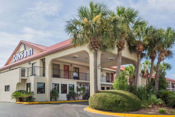 Days Inn by Wyndham Destin — Property