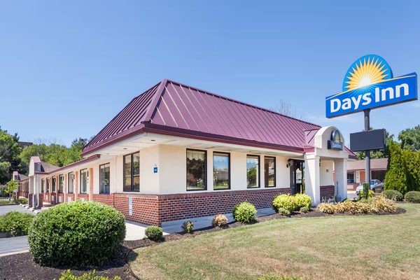 Days Inn by Wyndham Dover Downtown — Property