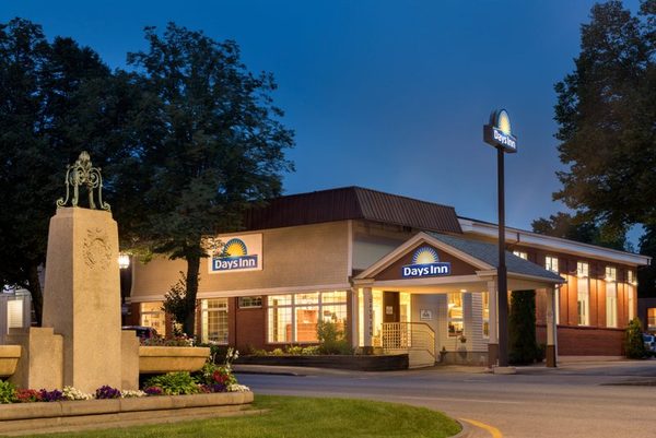 Days Inn by Wyndham Dover Downtown — Property