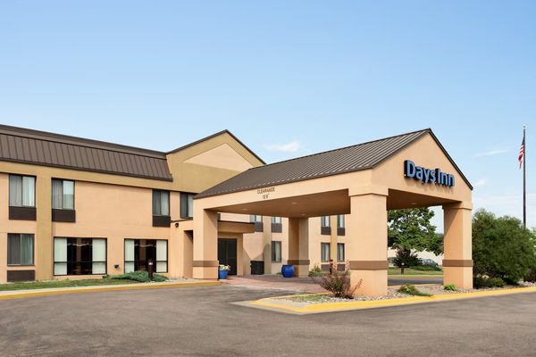 Days Inn by Wyndham Fargo West Acres — Property