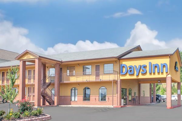 Days Inn by Wyndham Fayetteville — Property