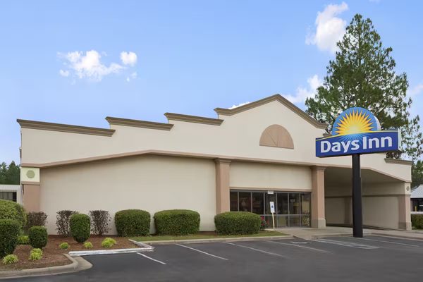 Days Inn by Wyndham Fayetteville — Property