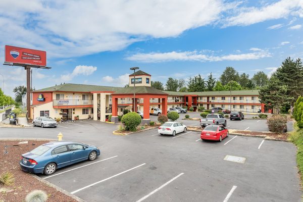 Days Inn by Wyndham Federal Way — Property