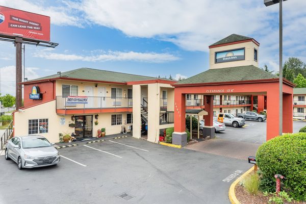 Days Inn by Wyndham Federal Way — Property