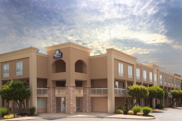 Days Inn by Wyndham Greenville — Property
