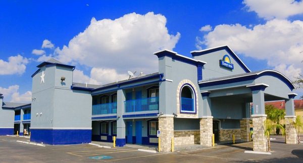 Days Inn by Wyndham Houston East — Property