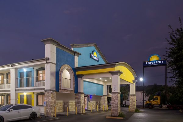 Days Inn by Wyndham Houston East — Property