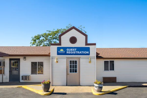 Days Inn by Wyndham Jamestown — Property