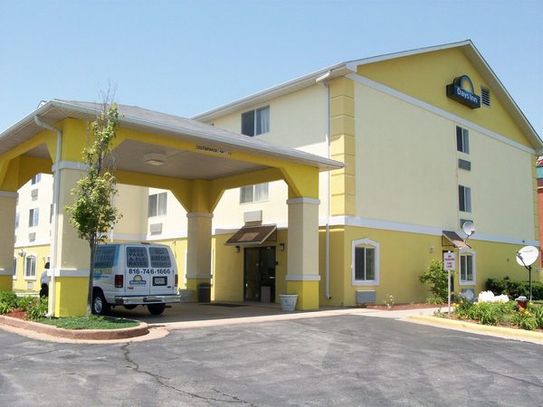 Days Inn by Wyndham Kansas City International Airport — Property