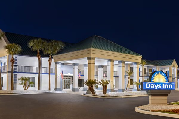 Days Inn by Wyndham Kingsland GA — Property