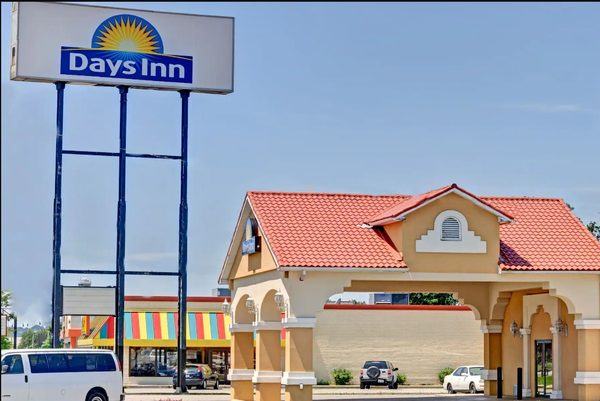 Days Inn by Wyndham Louisville Airport Fair and Expo Center — Property
