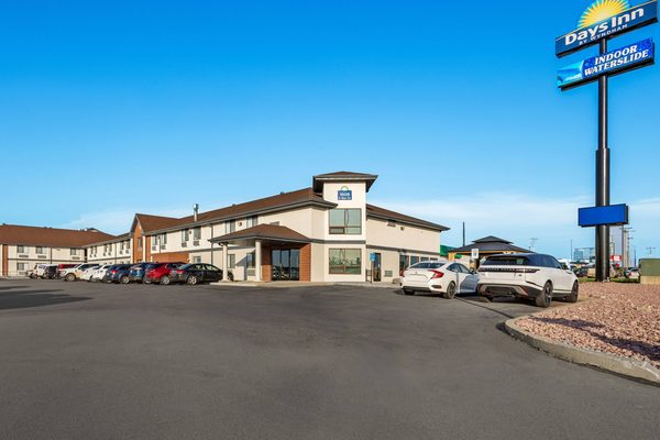 Days Inn by Wyndham Mitchell SD — Property