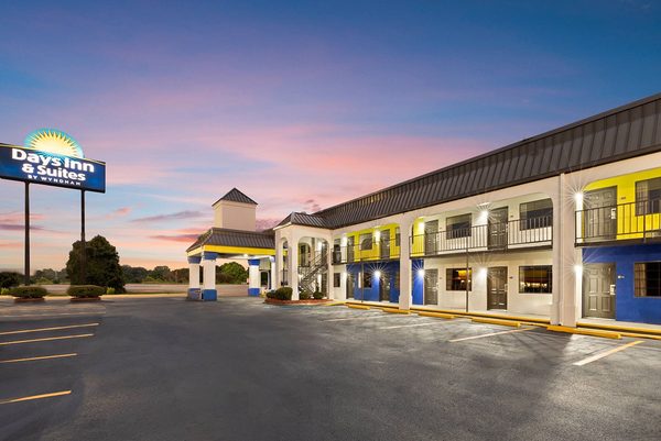 Days Inn by Wyndham New Haven — Property