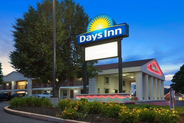 Days Inn by Wyndham Newark Wilmington — Property