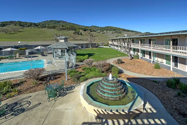 Days Inn by Wyndham Novato San Francisco — Property