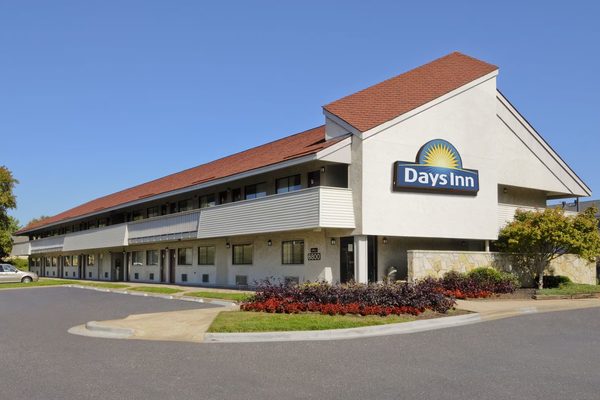 Days Inn by Wyndham Overland Park Metcalf Convention Center — Property